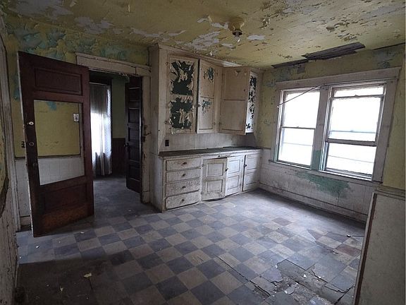 5th image of 75 Sherman St