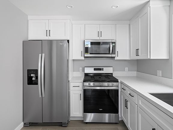 4th image of 11344 Hatteras St #V1