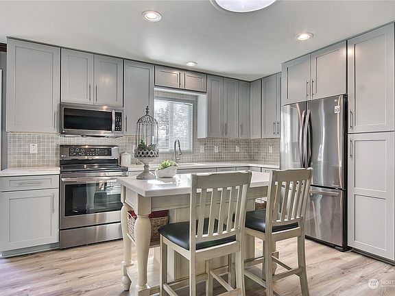 5th image of 11421 189th Avenue NW