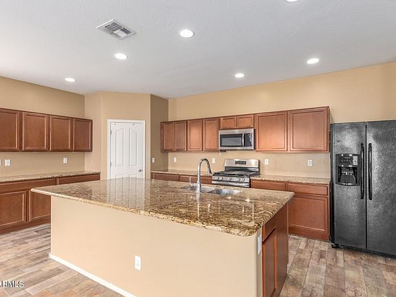3rd image of 4074 W Kirkland Ave