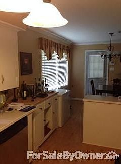 4th image of 206 Ashland St