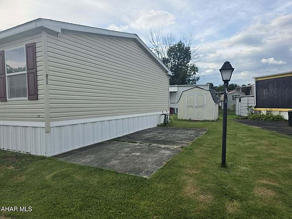 3rd image of 811 Short Dr