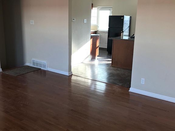 2nd image of 7024 Vernon Ave