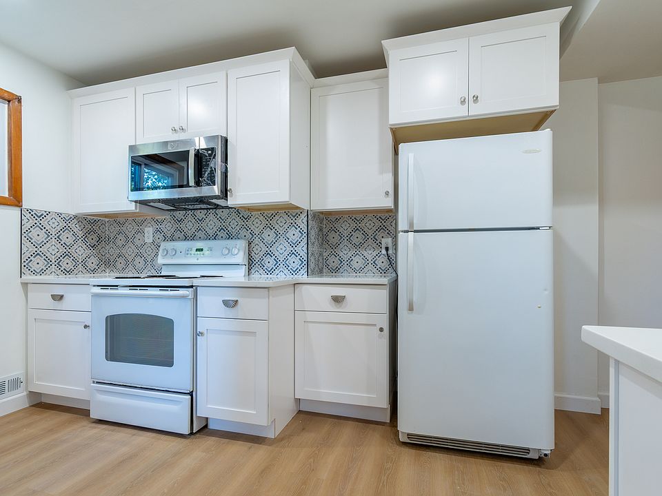 Brand new kitchen with quatz countertops, dishwasher and garbage disposal