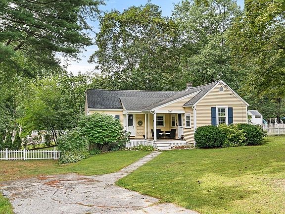 2nd image of 8 Moore Rd