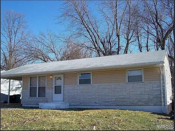 10514 Spring Garden Dr, Saint Louis, MO 63137