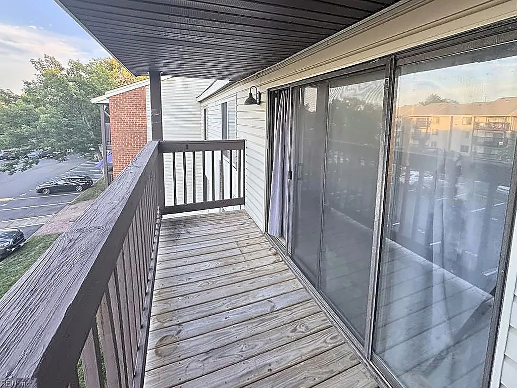 65 Wells Court - 65 — Photo 4