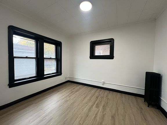 4th image of 1411 Roycroft Ave APT 3