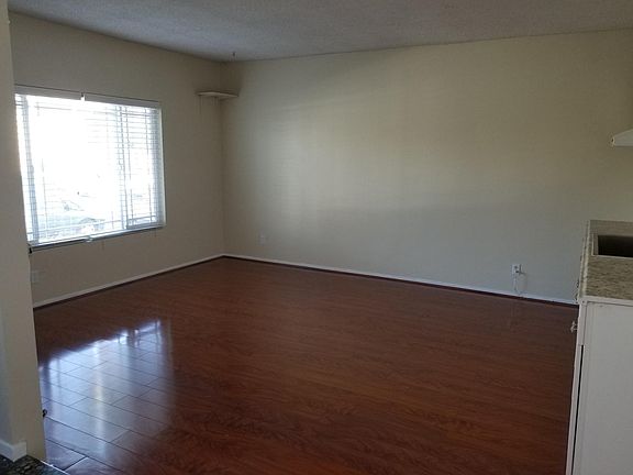 5th image of 229 N Marguerita Ave