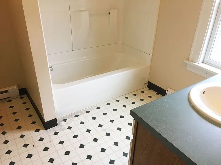 605 E Thomas St — Photo 17