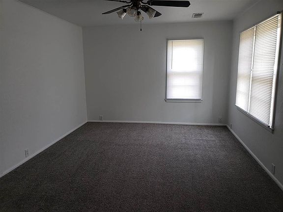 4th image of 922 Rosewood Dr