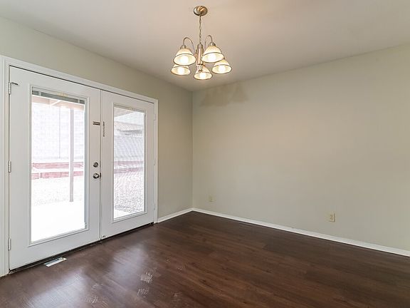 5th image of 397 Newbury Ct