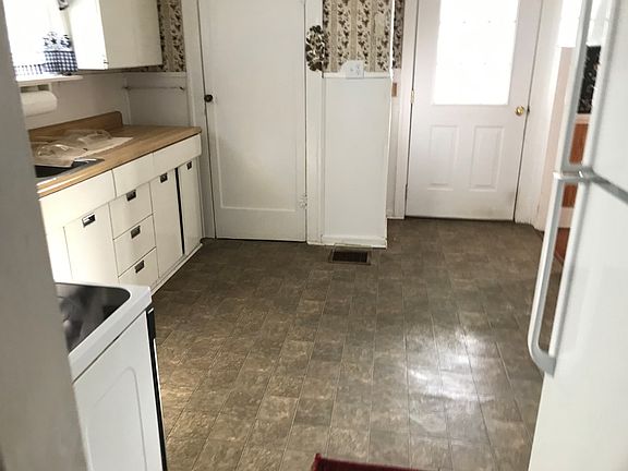 4th image of 1048 E 2nd St