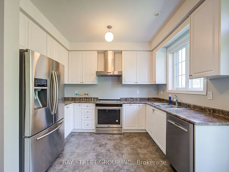 48 Roy Grove Way — Photo 10