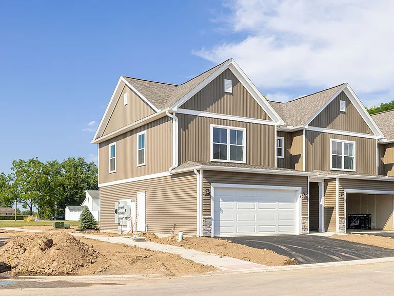 Fourmile Creek Apartments and Townhomes — Photo 30