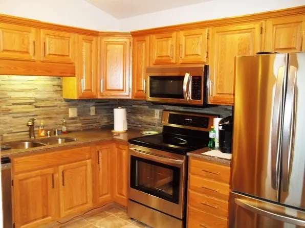 1030 River Place Blvd, Waukesha, WI 53189