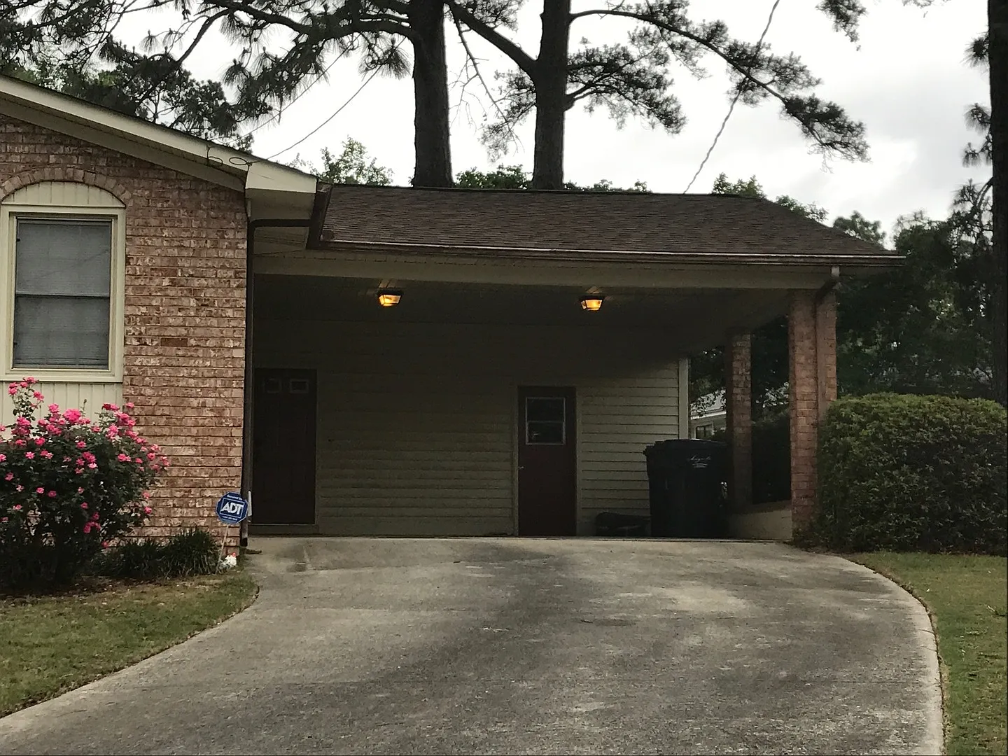More Space For Your Money- Freshly Painted, 3br/2ba | 1,700 Sf | Fenced Yard + Sunroom | Cul-de-S... — Photo 2
