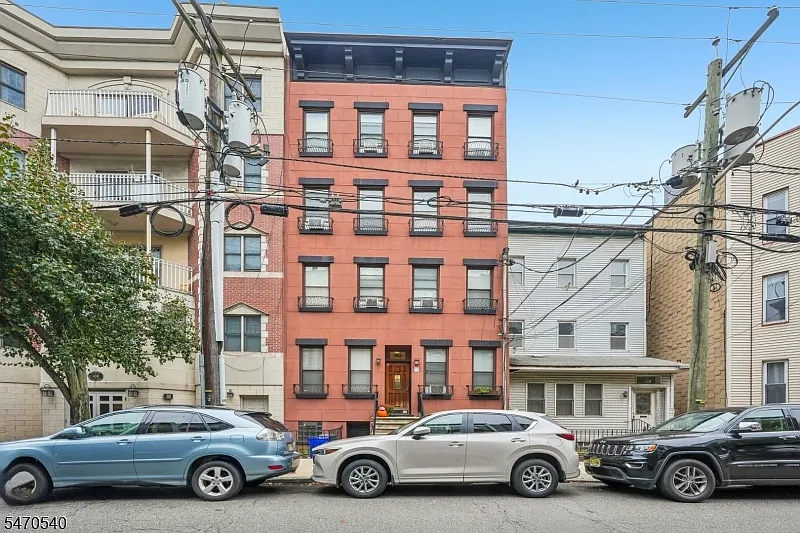 114 Monroe St
