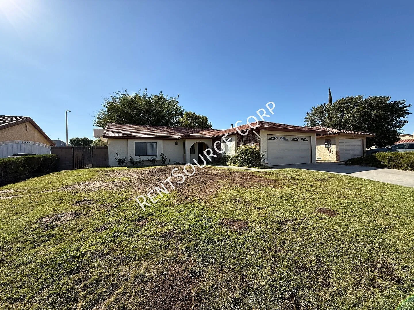 4 Bedrooms/2 Bathrooms Single Story Home for Rent in West Lancaster in Antelope Valley — Photo 2