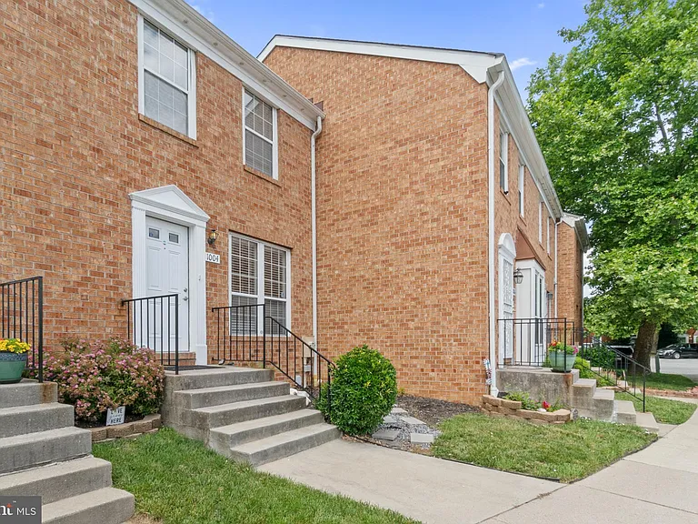 1004 Dartmouth Glen Way — Photo 3