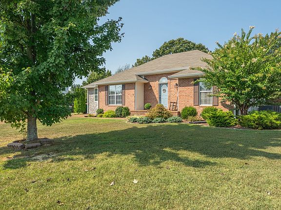 2nd image of 124 Lauren Dr