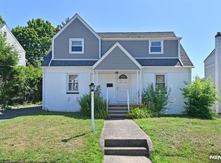 15-11 Parmelee Ave, Fair Lawn, NJ 07410