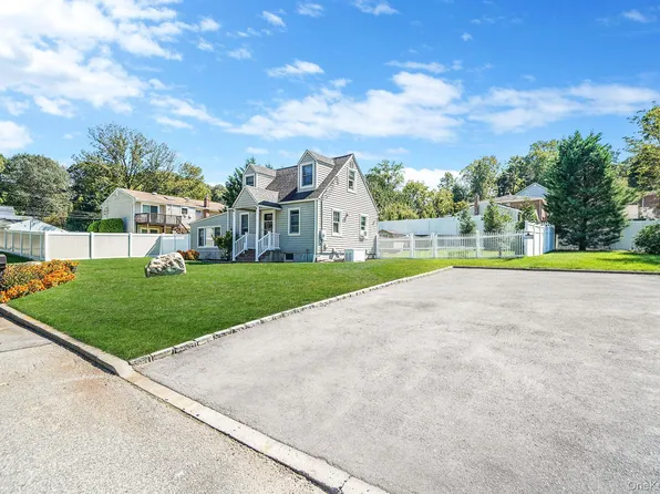 20 Tulip Road, Kings Park, NY 11754