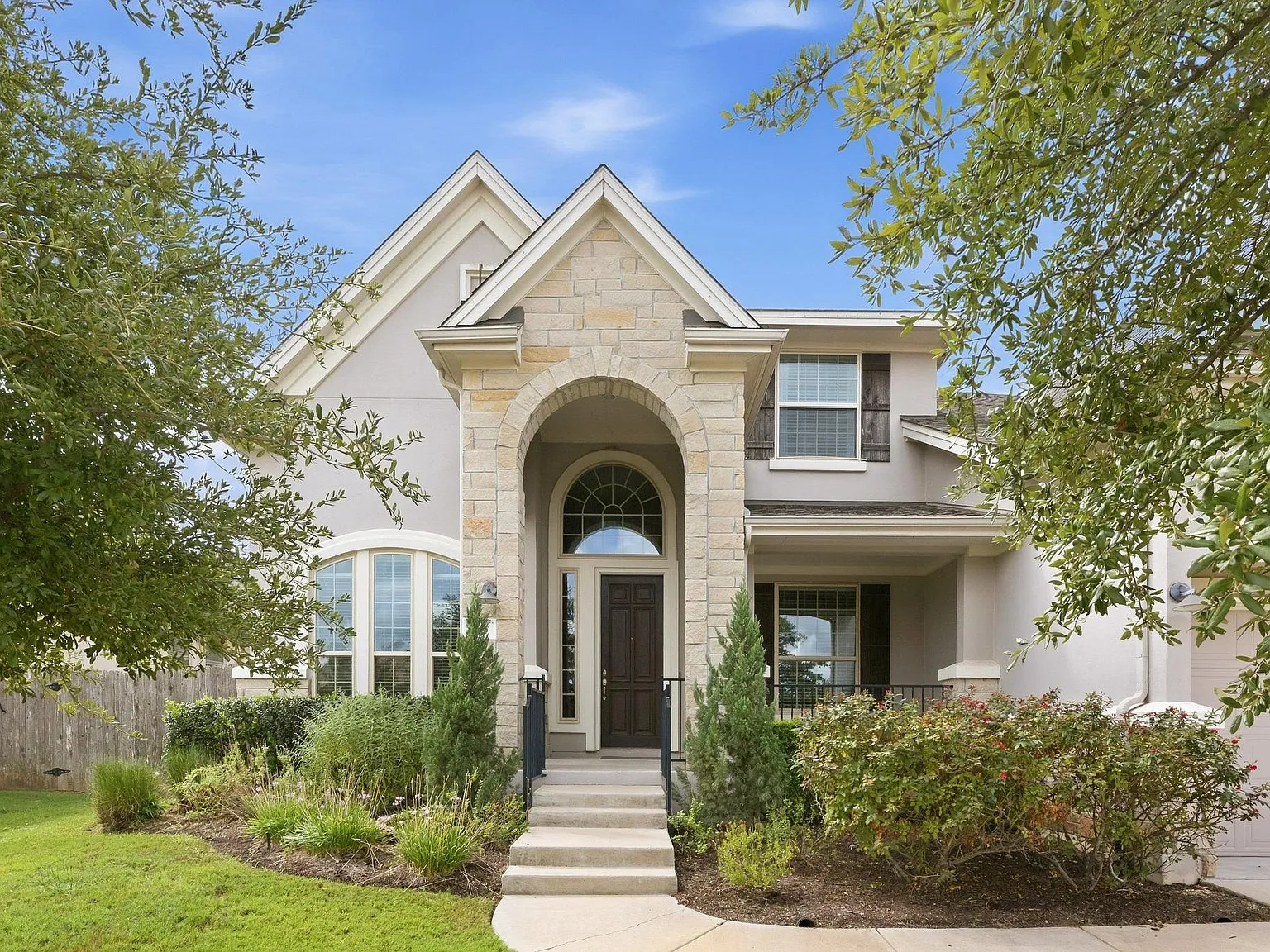 5 bed, 3.5 bath, 3896 sqft, $4,100 — Photo 2