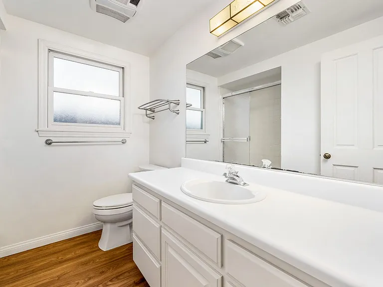 732 Bison Ave — Photo 11