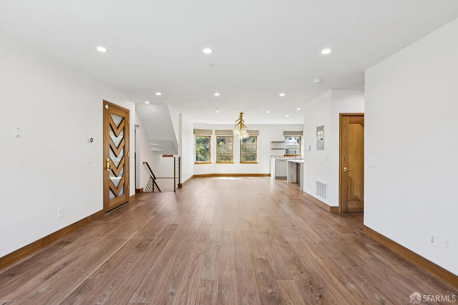 3 bed, 4.0 bath, 2550 sqft, $12,500 — Photo 3