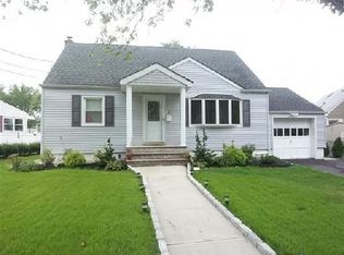 186 Midfield Rd, Colonia, NJ 07067