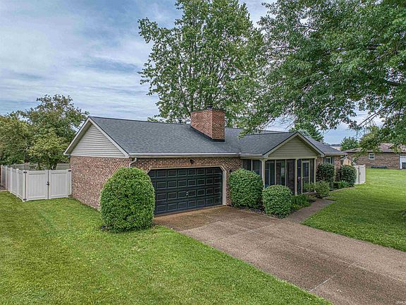 3rd image of 2651 Saratoga Dr