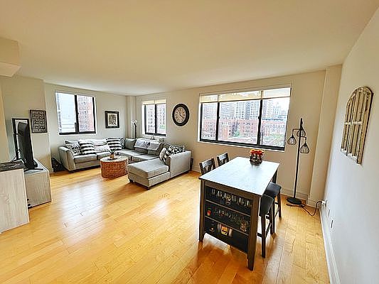 1st image of 323 W 96th St APT 1014