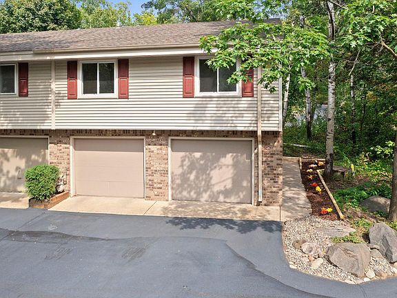 5th image of 26 Garden Dr