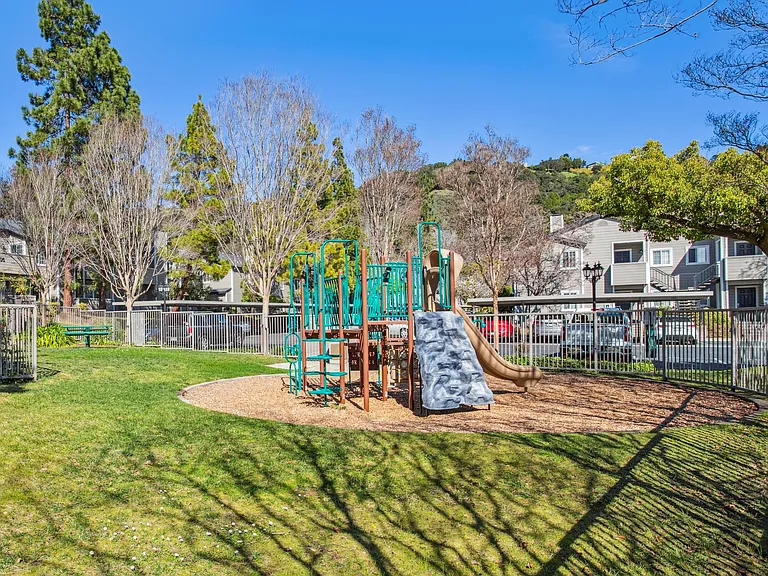 600 Canyon Oaks Dr #F — Photo 47