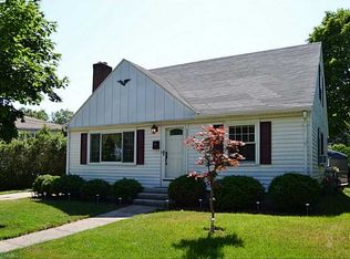 207 Cornell St, Cranston, RI 02920