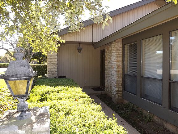 2nd image of 10906 Pinehurst Dr #A