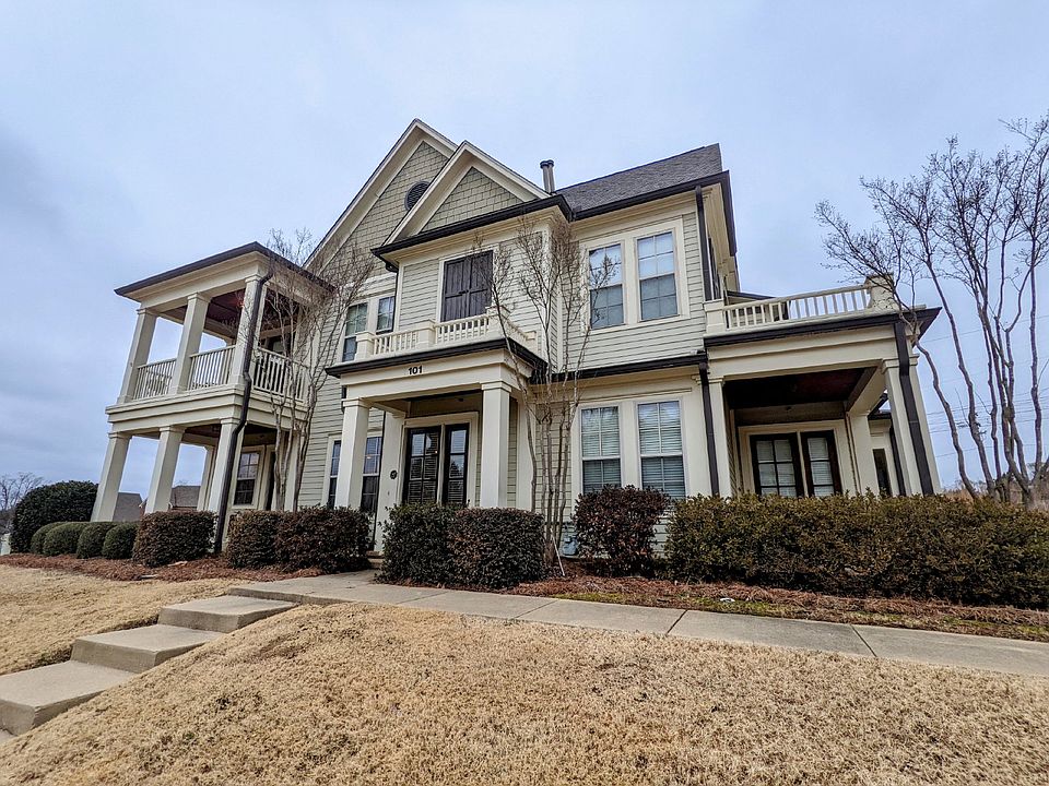 1st image of 1100 Augusta Dr Unit 101