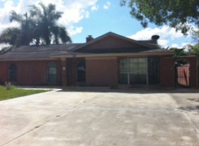 1st image of 17 Corine Cir