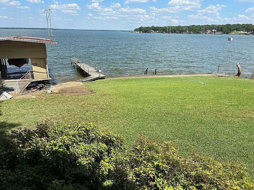 Lakefront what a view.