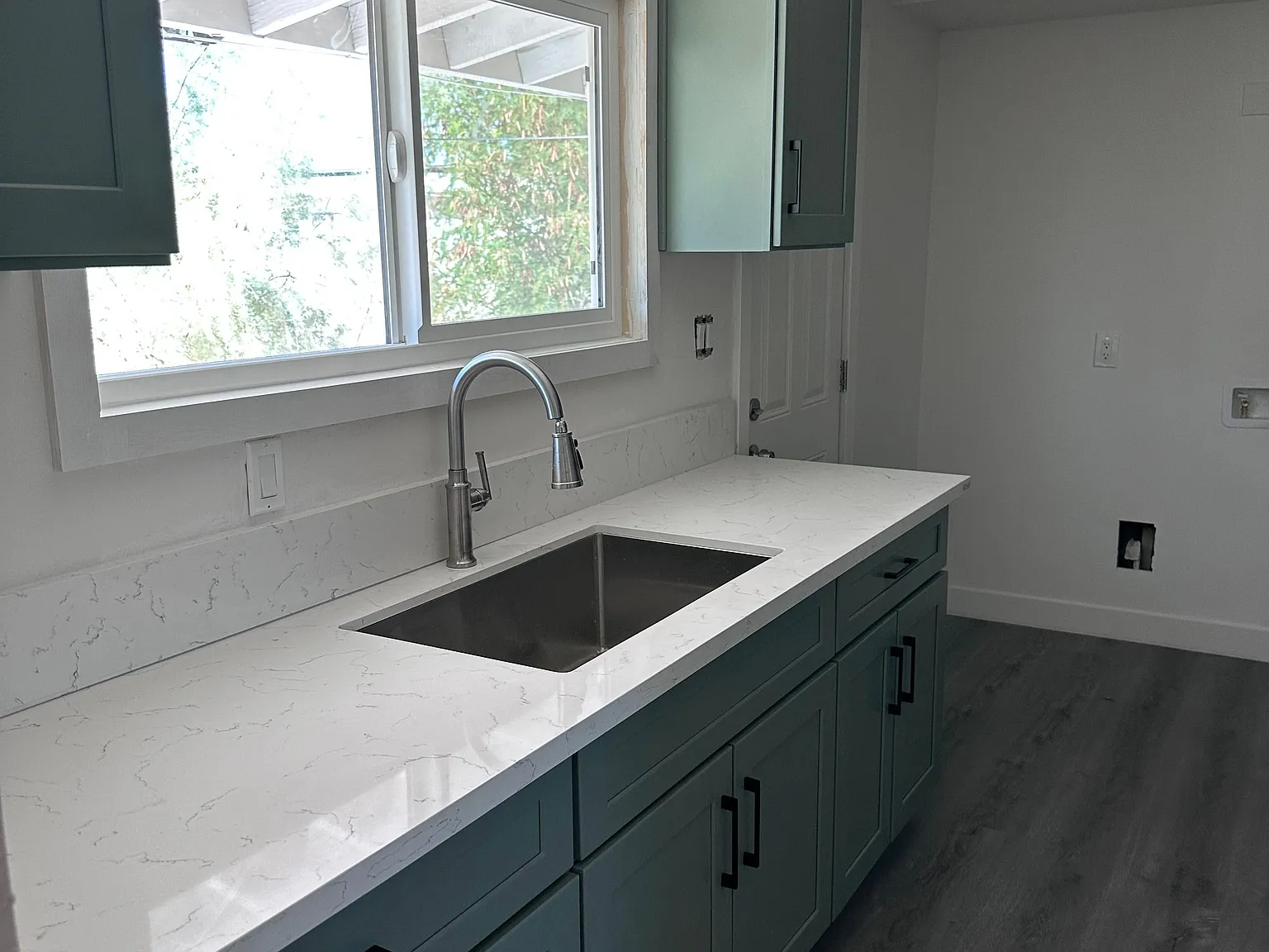 3 bed, 2.0 bath, 1300 sqft, $2,850 — Photo 3