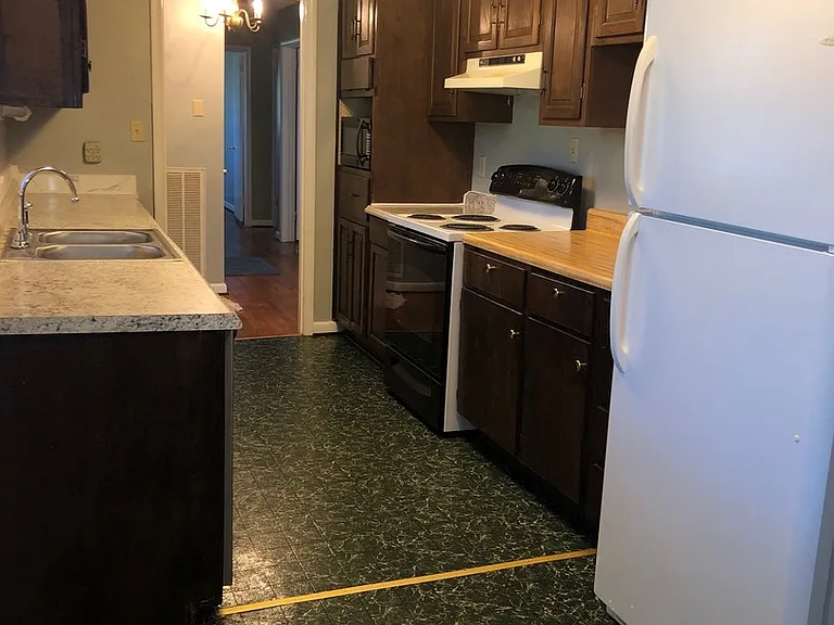 98 Montclair Cir — Photo 7