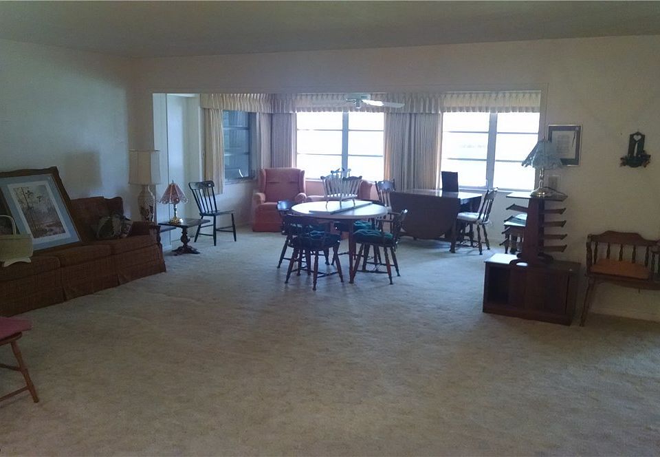 2nd image of 439 SE Monterey Ave