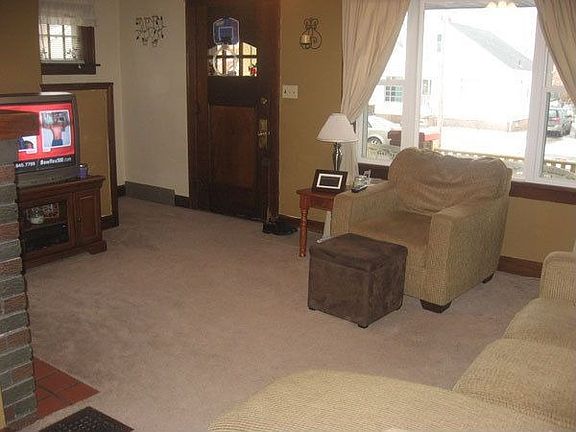 3rd image of 4816 Behrwald Ave