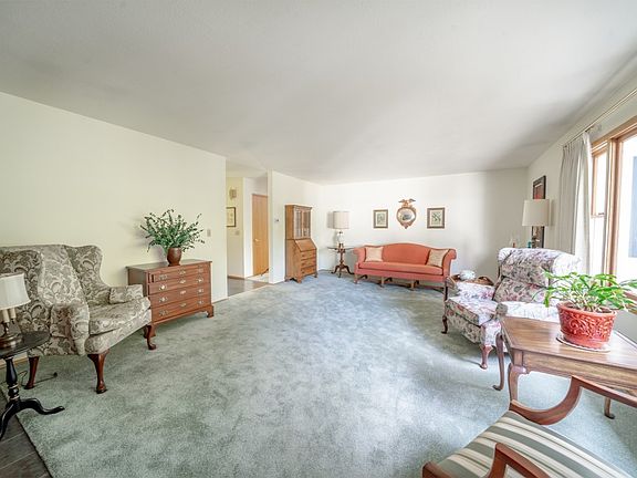 4th image of 11415 Clover Park Dr SW