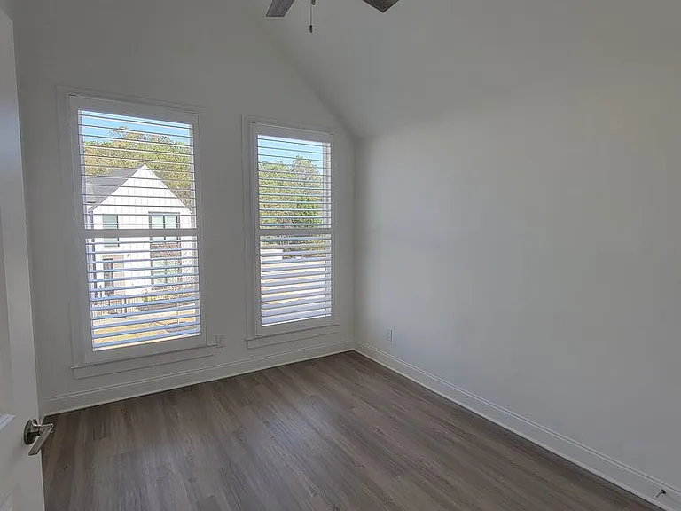 111 Pearl St — Photo 18