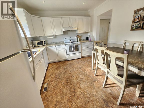 5th image of 10 Danton St