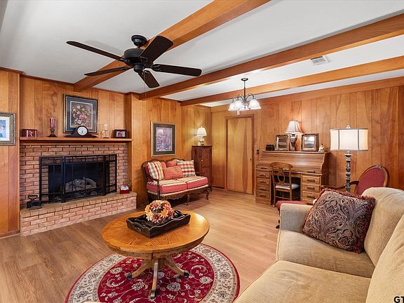 5th image of 113 Mockingbird St
