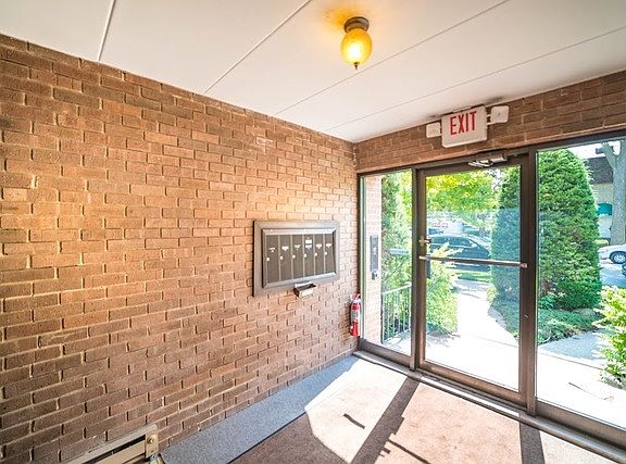 2nd image of 10333 S Mayfield Ave #3N