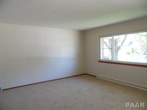 2nd image of 3608 N Woodbine Ter
